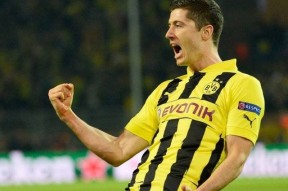 爱游戏官网关于莱万多夫斯基焦点对战，Ming与50激战曼联分钟，重要助攻胜负难料！赛场气氛高涨的信息